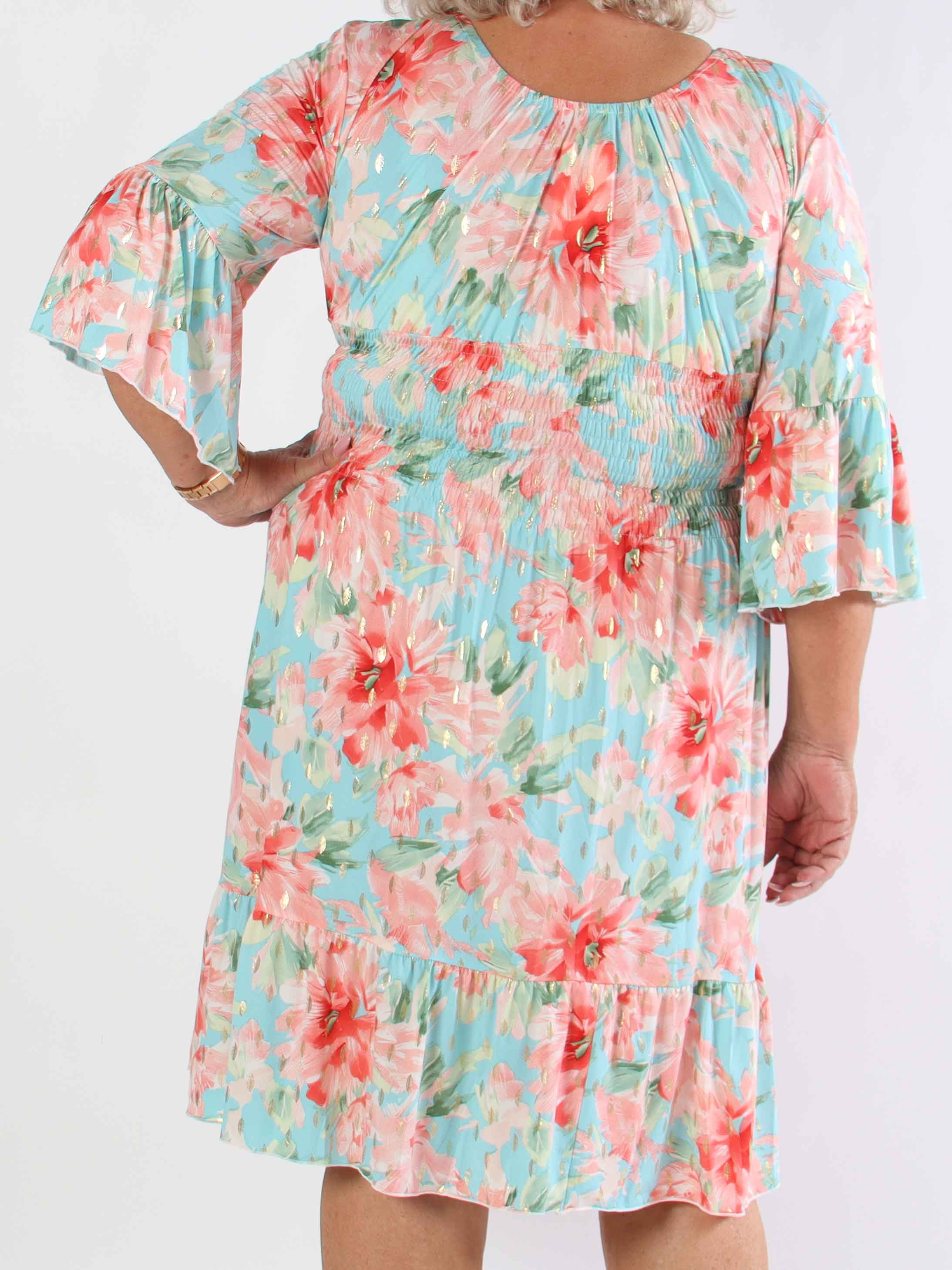 Flora Flower - Blommig plus size klänning med resår och volang på ärmen